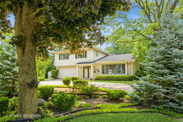 75 Eastwood Dr Deerfield, IL 60015