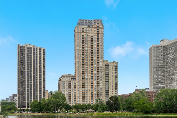 2550 N Lakeview Ave #S605 Chicago, IL 60614