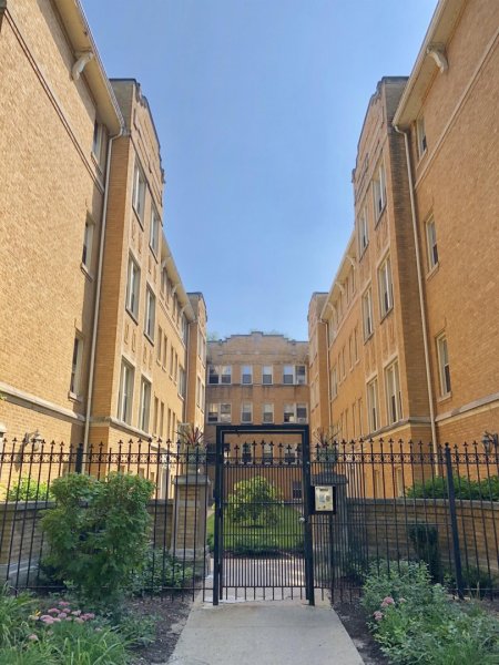 1365 W Greenleaf Ave #3B Chicago, IL 60626