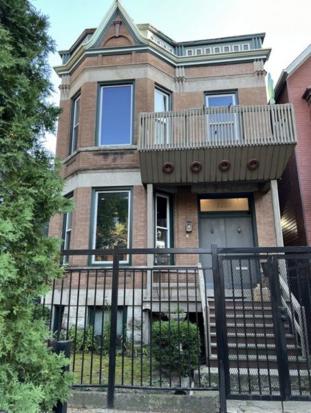 1123 W Addison St Chicago, IL 60613