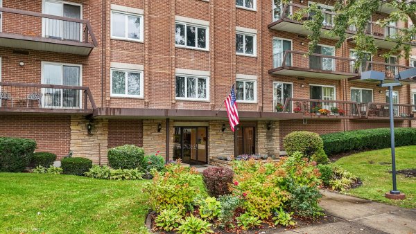 9500 Washington St #306 Niles, IL 60714