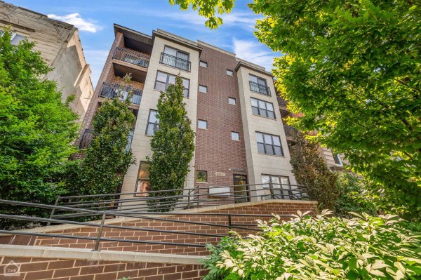 4235 S Calumet Ave Chicago, IL 60653