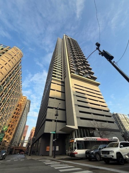 235 W VAN BUREN St #2017 Chicago, IL 60605