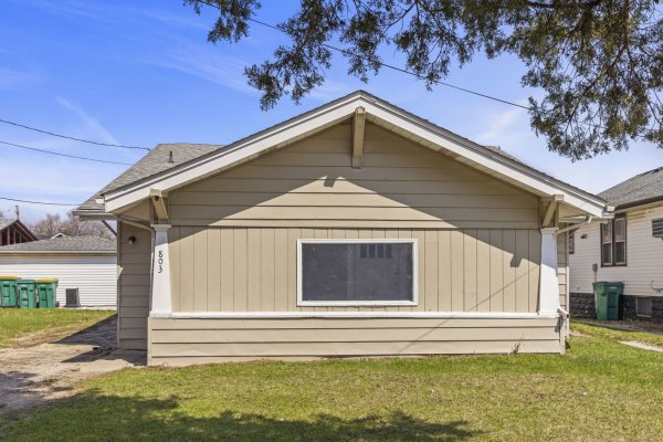 803 1st Ave Joliet, IL 60433