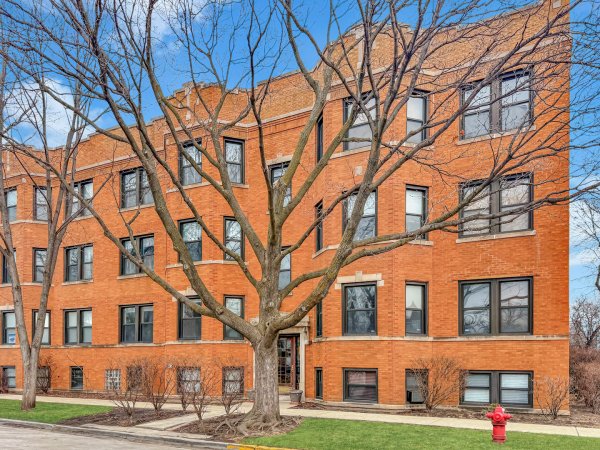 842 Wesley Ave #1 Oak Park, IL 60304