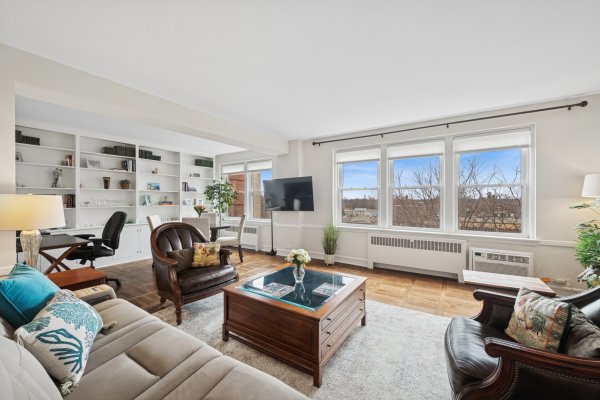 1585 Rdg Ave #611 Evanston, IL 60201