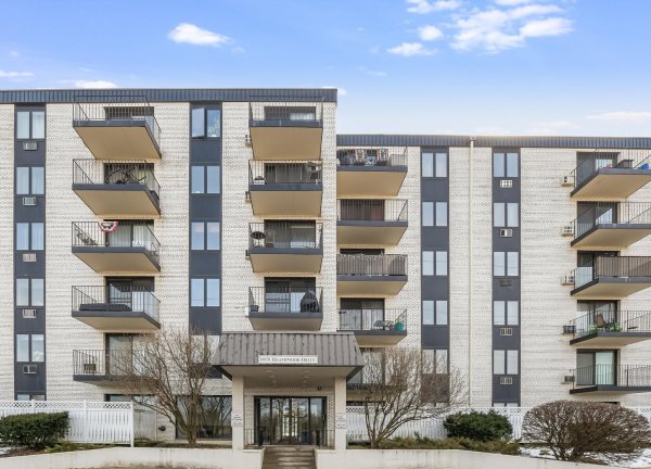 9078 W Heathwood Dr #5D Niles, IL 60714