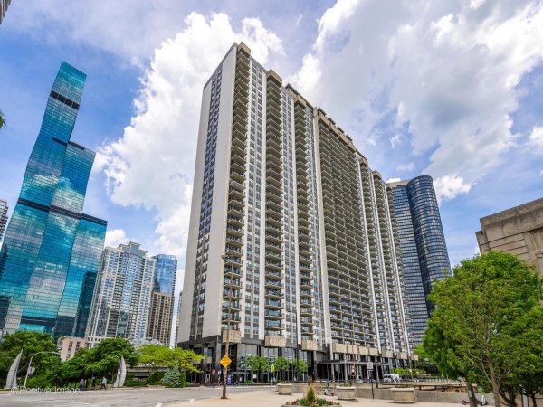 400 E Randolph St #3715 Chicago, IL 60601