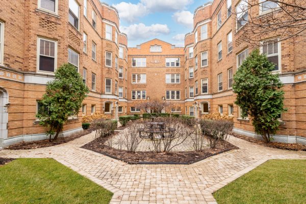 617 Washington Blvd #2N Oak Park, IL 60302