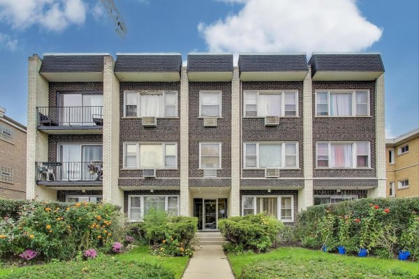 1615 W Howard St #303 Evanston, IL 60202