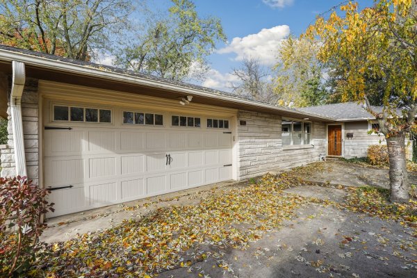 713 Lois Pl Joliet, IL 60435