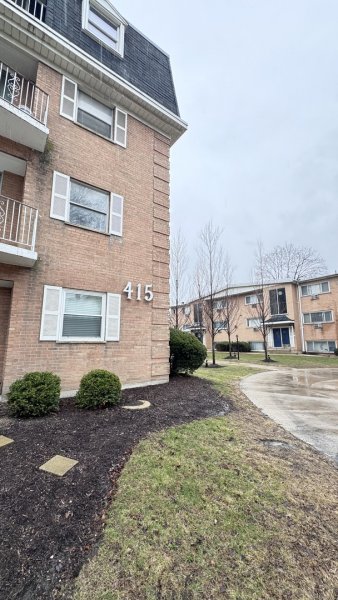 415 Wesley Ave #48 Oak Park, IL 60302