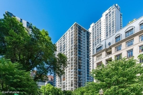 1313 N Ritchie Ct #2701 Chicago, IL 60610