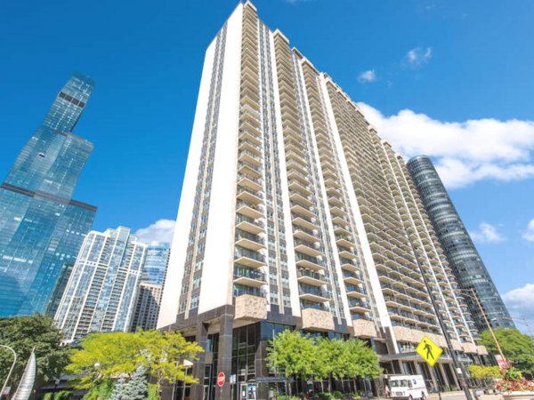 400 E RANDOLPH St #1804 Chicago, IL 60601