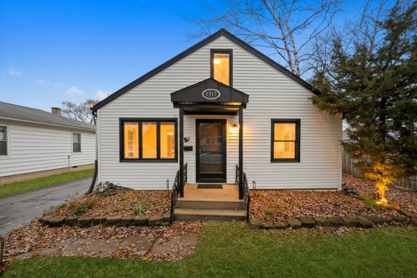 1317 Waverly Pl Joliet, IL 60435