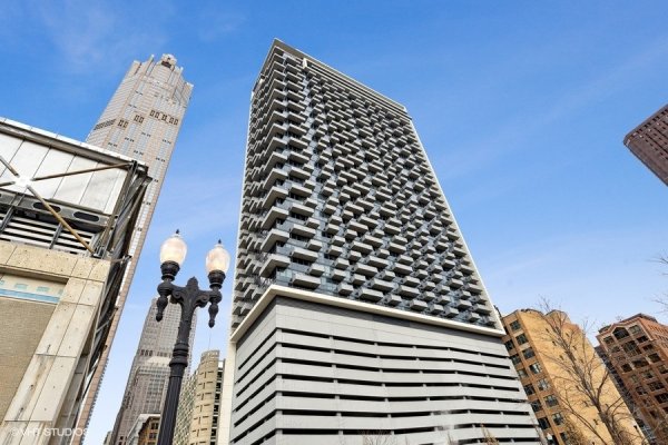 235 W Van Buren St #3421 Chicago, IL 60607