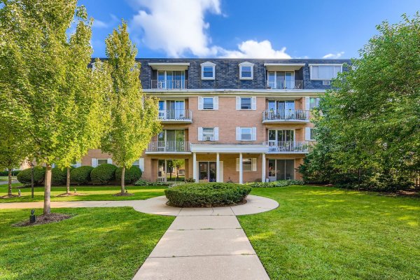 415 Wesley Ave #21 Oak Park, IL 60302