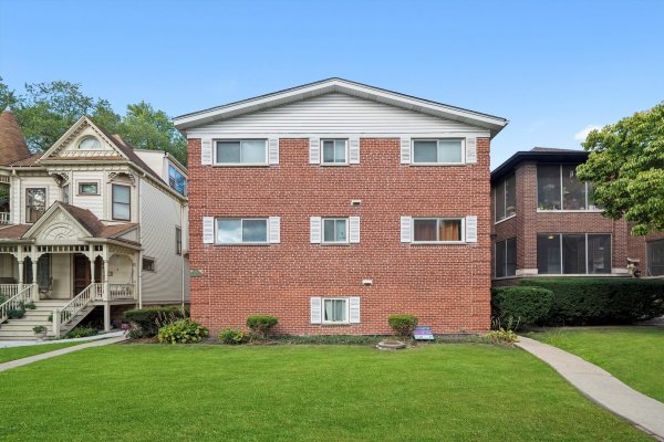 327 S Wisconsin Ave #5B Oak Park, IL 60302