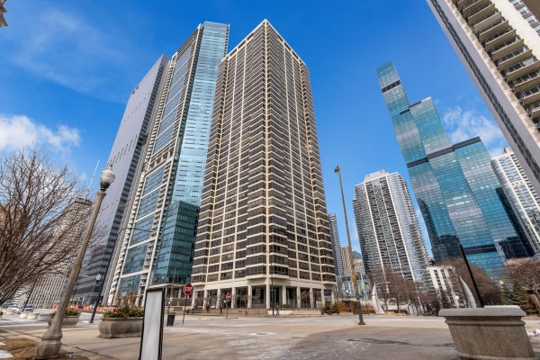 360 E Randolph St #2307 Chicago, IL 60601