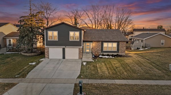 51 W Stevenson Dr Glendale Heights, IL 60139