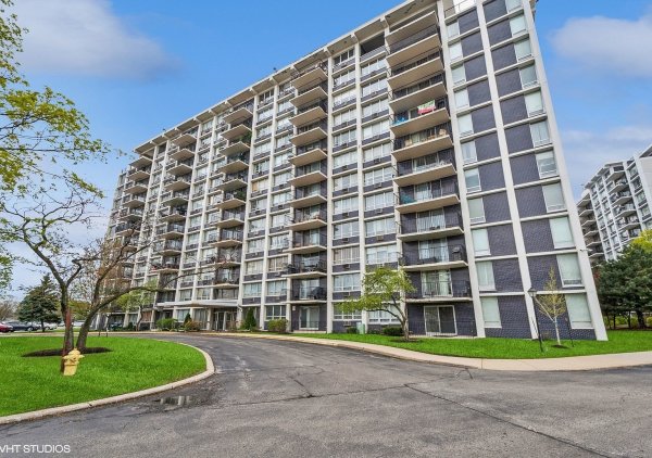 8801 W Golf Rd #2A Niles, IL 60714