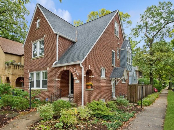 736 Central St Evanston, IL 60201